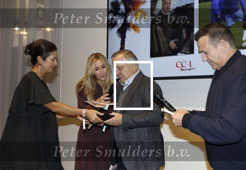 Amsterdam 11 december 2025
Eerste dag van de Masters expo in de RAI. Dick Advocaat krijgt prijs uit handen van Wendy v Dijk en Najib Amhali