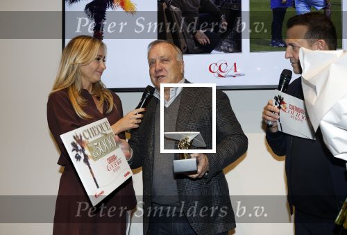 Amsterdam 11 december 2025
Eerste dag van de Masters expo in de RAI. Dick Advocaat krijgt prijs uit handen van Wendy v Dijk en Najib Amhali
