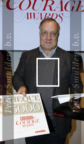Amsterdam 11 december 2025
Eerste dag van de Masters expo in de RAI. Dick Advocaat krijgt prijs uit handen van Wendy v Dijk en Najib Amhali