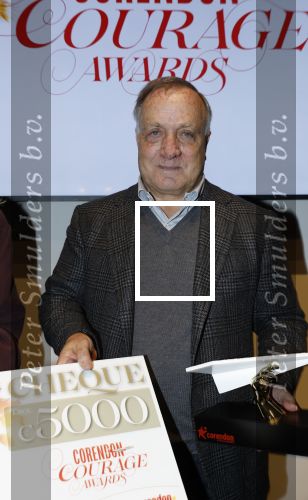 Amsterdam 11 december 2025
Eerste dag van de Masters expo in de RAI. Dick Advocaat krijgt prijs uit handen van Wendy v Dijk en Najib Amhali