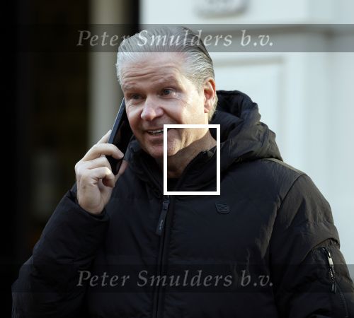 Amsterdam 22 december 2025
Dreis Roelvink bellend op de pc hooftstraat