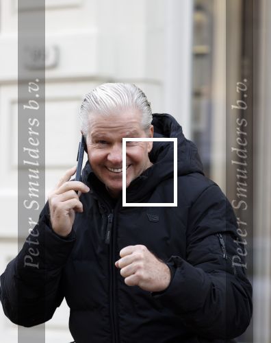 Amsterdam 22 december 2025
Dreis Roelvink bellend op de pc hooftstraat