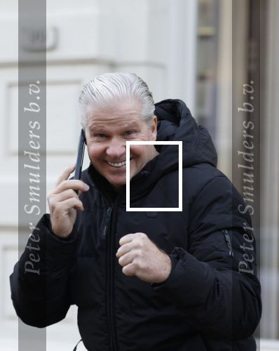 Amsterdam 22 december 2025
Dreis Roelvink bellend op de pc hooftstraat