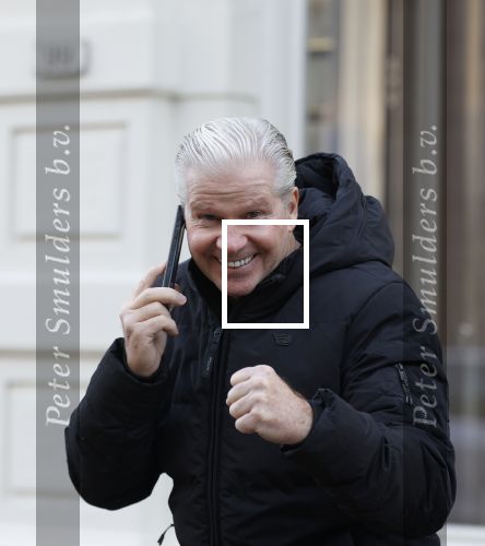 Amsterdam 22 december 2025
Dreis Roelvink bellend op de pc hooftstraat