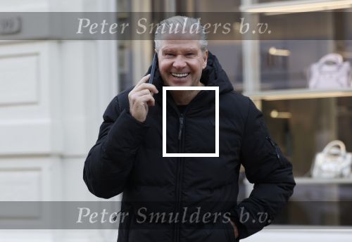 Amsterdam 22 december 2025
Dreis Roelvink bellend op de pc hooftstraat