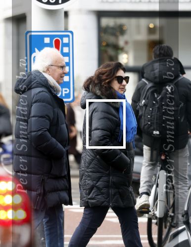 Amsterdam 19 december 2025
Eddy Habbema met zijn vrouw op straat in Amsterdam zuid