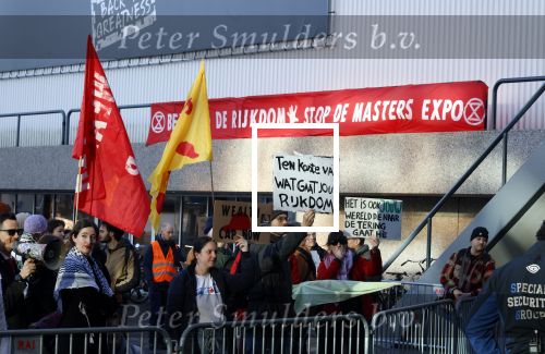 Amsterdam 13 december 2025
Vip dag masters Expo in de Rai . Exstinction Rebellion demonstreert bij Masters Expo