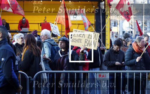 Amsterdam 13 december 2025
Vip dag masters Expo in de Rai . Exstinction Rebellion demonstreert bij Masters Expo