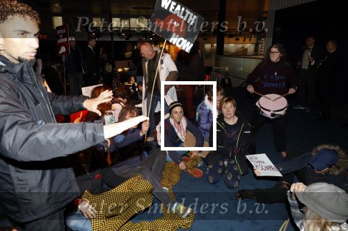 Amsterdam 13 december 2025
Vip dag masters Expo in de Rai . Exstinction Rebellion demonstreert bij Masters Expo