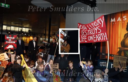 Amsterdam 13 december 2025
Vip dag masters Expo in de Rai . Exstinction Rebellion demonstreert bij Masters Expo