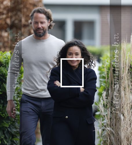 Ilpendam 15 december 2025
De eerste foto\'s van Fajah Lourens met haar nieuwe vriend Coen bij haar huis .