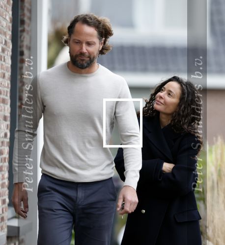 Ilpendam 15 december 2025
De eerste foto\'s van Fajah Lourens met haar nieuwe vriend Coen bij haar huis .