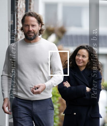 Ilpendam 15 december 2025
De eerste foto\'s van Fajah Lourens met haar nieuwe vriend Coen bij haar huis .