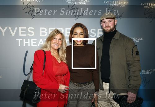 Bussum 8 december 2025
Premiere theatwershow Voor Altijd van Yves Berendse in t Spant. Glennis Grace kwam met haar vriend Eddy Reijner