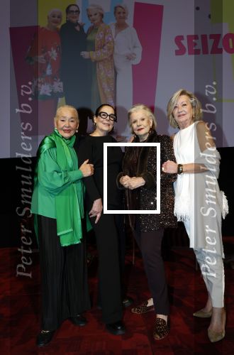 Amsterdam 2 december 2025
Presenatie Grannies van Amsterdam seizoen 2 . Martine v Os doet de presentatie. 
De Grannies bestaan uit Joanita Mug Tonneke en Lorraine . Ook hun kleinkinderen waren aanwezig  in Tuschinski