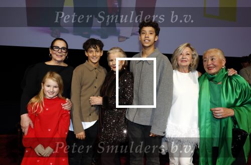Amsterdam 2 december 2025
Presenatie Grannies van Amsterdam seizoen 2 . Martine v Os doet de presentatie. 
De Grannies bestaan uit Joanita Mug Tonneke en Lorraine . Ook hun kleinkinderen waren aanwezig  in Tuschinski
