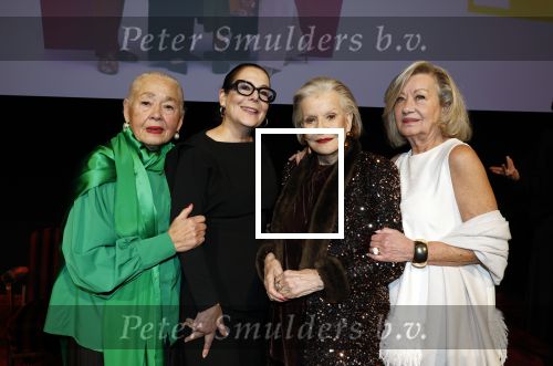 Amsterdam 2 december 2025
Presenatie Grannies van Amsterdam seizoen 2 . Martine v Os doet de presentatie. 
De Grannies bestaan uit Joanita Mug Tonneke en Lorraine . Ook hun kleinkinderen waren aanwezig  in Tuschinski