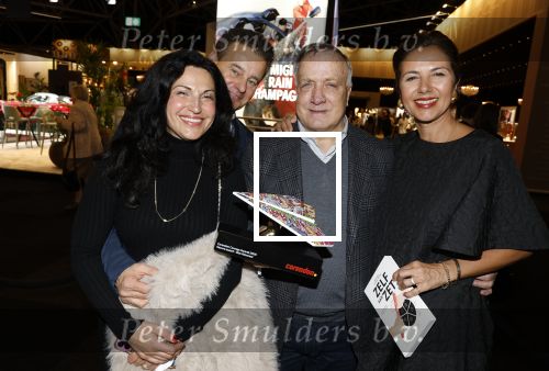 Amsterdam 11 december 2025
Eerste dag van de Masters expo in de RAI. Gunay Uslu  met Dick Advocaat  Wilftred Genee en Lili Genee
