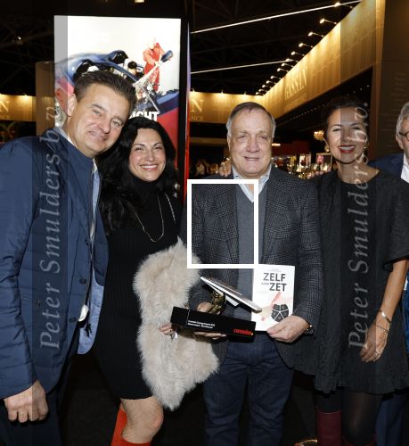 Amsterdam 11 december 2025
Eerste dag van de Masters expo in de RAI. Gunay Uslu  met Dick Advocaat Wilfred Genee en Lili Genee