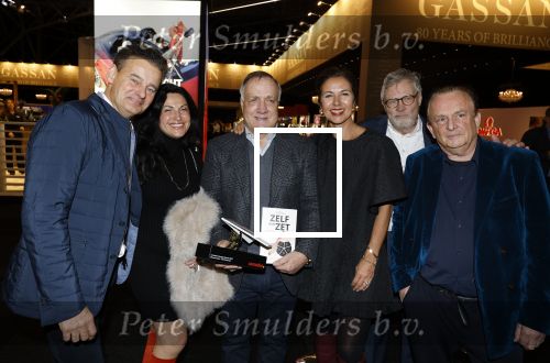 Amsterdam 11 december 2025
Eerste dag van de Masters expo in de RAI. Gunay Uslu  met Dick Advocaat Wilfred Genee en Lili Genee