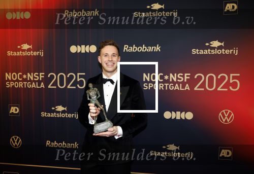 Papendal 17 december 2025
Sportgala waar oa de sportman en sportvrouw van het jaar gekozen worden . Harrie Lavreysen werd voor de tweede keer achter elkaar gekozen tot sportman van het jaar . Harrie kwam met zijn beste vrienden
