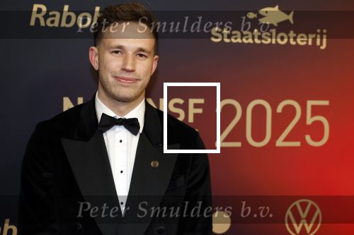 Papendal 17 december 2025
Sportgala waar oa de sportman en sportvrouw van het jaar gekozen worden . Harrie Lavreysen werd voor de tweede keer achter elkaar gekozen tot sportman van het jaar . Harrie kwam met zijn beste vrienden