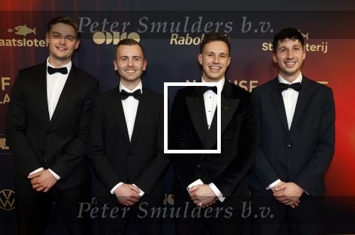 Papendal 17 december 2025
Sportgala waar oa de sportman en sportvrouw van het jaar gekozen worden . Harrie Lavreysen werd voor de tweede keer achter elkaar gekozen tot sportman van het jaar . Harrie kwam met zijn beste vrienden