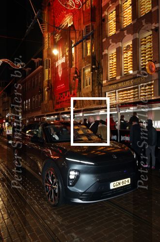 Amsterdam 1 december 2025
Premiere Amsterdamned II in Tuschinski . De hoofdrollen worden gespeeld door Huub Stapel tatum Dagelet en Holly Brood . Huub Stapel arriveerde in een prachtige Nio