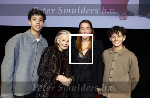 Amsterdam 2 december 2025
Presenatie Grannies van Amsterdam seizoen 2 . Martine v Os doet de presentatie. 
De Grannies bestaan uit Joanita Mug Tonneke en Lorraine . Ook hun kleinkinderen waren aanwezig  in Tuschinski