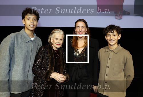 Amsterdam 2 december 2025
Presenatie Grannies van Amsterdam seizoen 2 . Martine v Os doet de presentatie. 
De Grannies bestaan uit Joanita Mug Tonneke en Lorraine . Ook hun kleinkinderen waren aanwezig  in Tuschinski