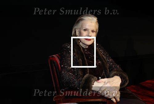 Amsterdam 2 december 2025
Presenatie Grannies van Amsterdam seizoen 2 . Martine v Os doet de presentatie. 
De Grannies bestaan uit Joanita Mug Tonneke en Lorraine . Ook hun kleinkinderen waren aanwezig  in Tuschinski