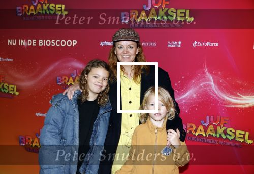 Amsterdam 7 december 2025
Premiere Juf Braaksel in Pathe Noord . Juliette v ardenne met kinderen