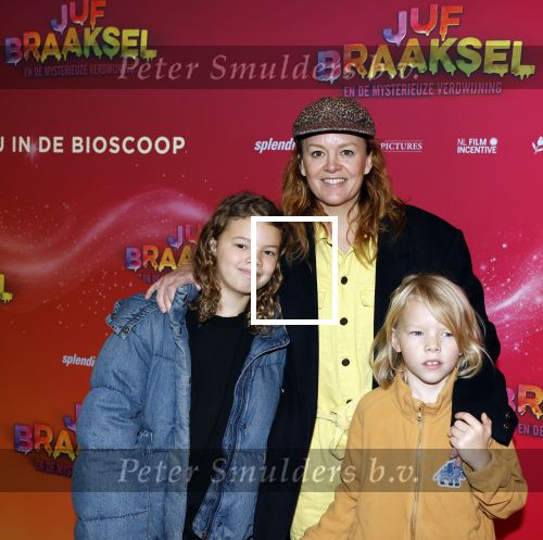 Amsterdam 7 december 2025
Premiere Juf Braaksel in Pathe Noord . Juliette v ardenne met kinderen