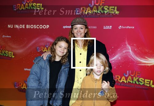 Amsterdam 7 december 2025
Premiere Juf Braaksel in Pathe Noord . Juliette v ardenne met kinderen