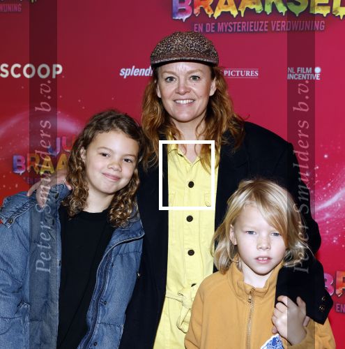 Amsterdam 7 december 2025
Premiere Juf Braaksel in Pathe Noord . Juliette v ardenne met kinderen