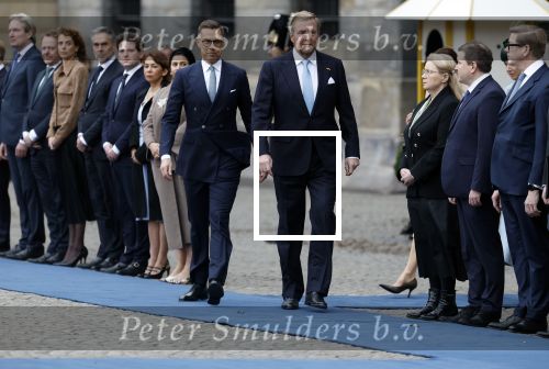 Amsterdam 11 december 2025
 Koning Willem-Alexander en koningin Maxima verwelkomende president van Finland Alexander Stubb met zijn echtgenote Suzanne Innes-Stubb op de Dam op de eerste dag van een tweedaags staatsbezoek aan Nederland