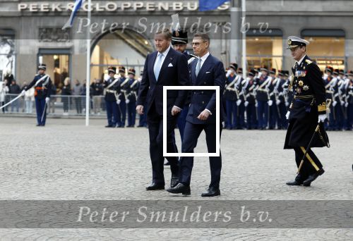 Amsterdam 11 december 2025
 Koning Willem-Alexander en koningin Maxima verwelkomende president van Finland Alexander Stubb met zijn echtgenote Suzanne Innes-Stubb op de Dam op de eerste dag van een tweedaags staatsbezoek aan Nederland