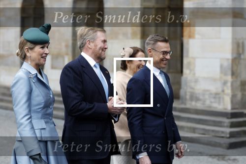 Amsterdam 11 december 2025
 Koning Willem-Alexander en koningin Maxima verwelkomende president van Finland Alexander Stubb met zijn echtgenote Suzanne Innes-Stubb op de Dam op de eerste dag van een tweedaags staatsbezoek aan Nederland. Ministers