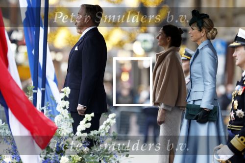 Amsterdam 11 december 2025
 Koning Willem-Alexander en koningin Maxima verwelkomende president van Finland Alexander Stubb met zijn echtgenote Suzanne Innes-Stubb op de Dam op de eerste dag van een tweedaags staatsbezoek aan Nederland