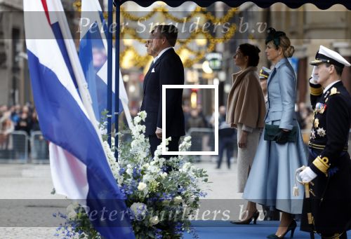 Amsterdam 11 december 2025
 Koning Willem-Alexander en koningin Maxima verwelkomende president van Finland Alexander Stubb met zijn echtgenote Suzanne Innes-Stubb op de Dam op de eerste dag van een tweedaags staatsbezoek aan Nederland