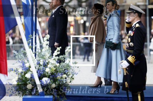 Amsterdam 11 december 2025
 Koning Willem-Alexander en koningin Maxima verwelkomende president van Finland Alexander Stubb met zijn echtgenote Suzanne Innes-Stubb op de Dam op de eerste dag van een tweedaags staatsbezoek aan Nederland
