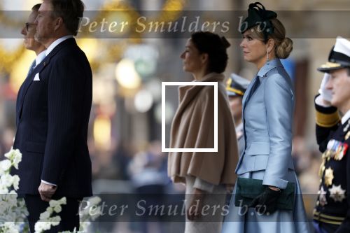 Amsterdam 11 december 2025
 Koning Willem-Alexander en koningin Maxima verwelkomende president van Finland Alexander Stubb met zijn echtgenote Suzanne Innes-Stubb op de Dam op de eerste dag van een tweedaags staatsbezoek aan Nederland