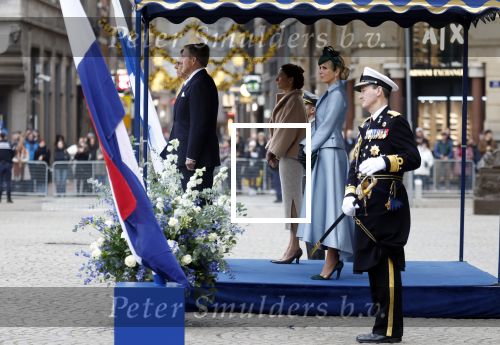 Amsterdam 11 december 2025
 Koning Willem-Alexander en koningin Maxima verwelkomende president van Finland Alexander Stubb met zijn echtgenote Suzanne Innes-Stubb op de Dam op de eerste dag van een tweedaags staatsbezoek aan Nederland