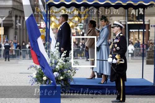 Amsterdam 11 december 2025
 Koning Willem-Alexander en koningin Maxima verwelkomende president van Finland Alexander Stubb met zijn echtgenote Suzanne Innes-Stubb op de Dam op de eerste dag van een tweedaags staatsbezoek aan Nederland