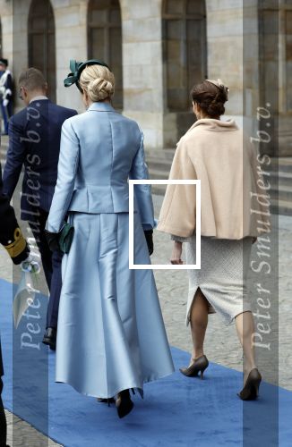 Amsterdam 11 december 2025
 Koning Willem-Alexander en koningin Maxima verwelkomende president van Finland Alexander Stubb met zijn echtgenote Suzanne Innes-Stubb op de Dam op de eerste dag van een tweedaags staatsbezoek aan Nederland