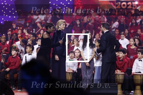 Breda 9 december 2025
Koningin Maxima bij het kerst Muziek gala in het chasse theater. Buddy Vedder en Edsilia Rombley presenteren het .