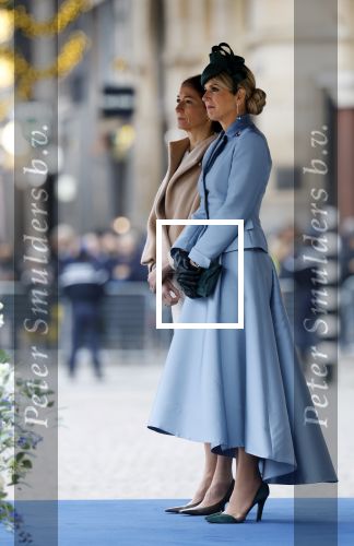 Amsterdam 11 december 2025
 Koning Willem-Alexander en koningin Maxima verwelkomende president van Finland Alexander Stubb met zijn echtgenote Suzanne Innes-Stubb op de Dam op de eerste dag van een tweedaags staatsbezoek aan Nederland