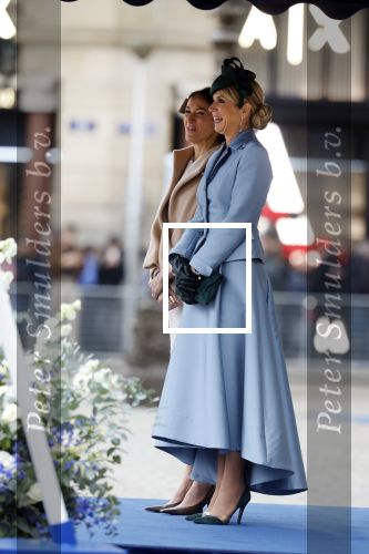 Amsterdam 11 december 2025
 Koning Willem-Alexander en koningin Maxima verwelkomende president van Finland Alexander Stubb met zijn echtgenote Suzanne Innes-Stubb op de Dam op de eerste dag van een tweedaags staatsbezoek aan Nederland