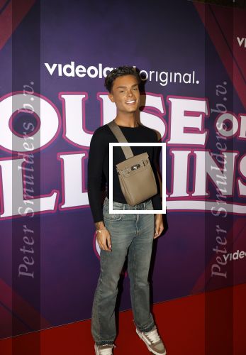 Amsterdam 15 december 2025
Presentatie cast House Villains bij het Tobacco theater . Aanwezig Soundos Ayleem Bella Djamilla Celina King Faisel Malgasio Terror Jaap Ruud Benard Rene Spoelstra en Michella Kox . Melle van Rooijen