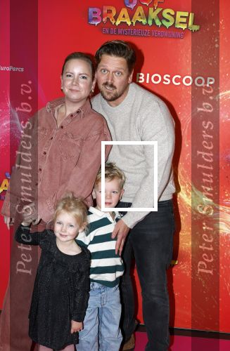 Amsterdam 7 december 2025
Premiere Juf Braaksel in Pathe Noord . Michael de Roos met gezin